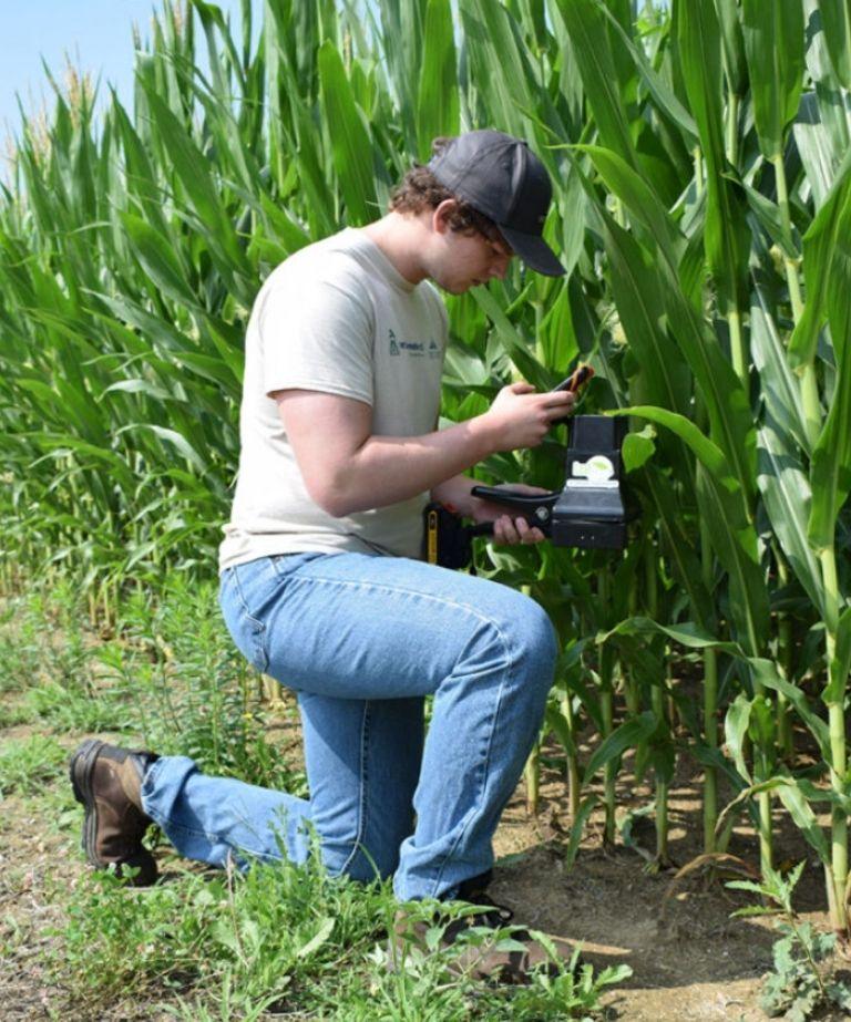 Agricultural technology solutions supporting data-driven crop management in the field